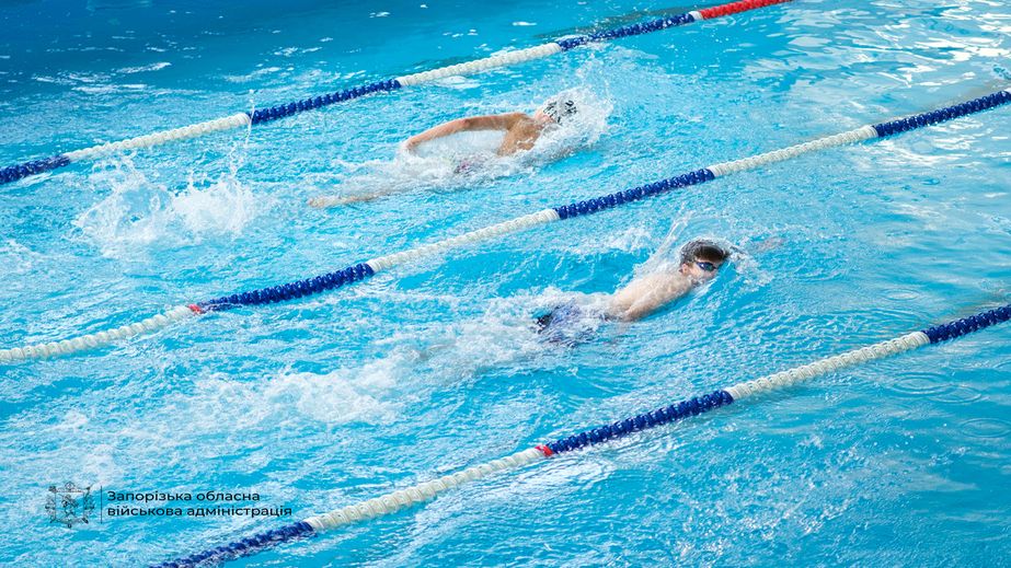 Запоріжжя готує чемпіонів: як займаються плавці в оновленій спортивній школі