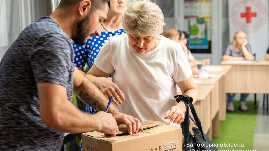 Почти 1500 жителей Мелитопольщины получили гуманитарную помощь в Запорожье