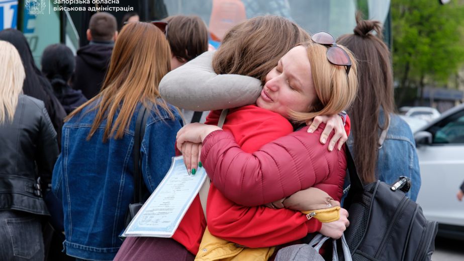 Новые знакомства, истории и эмоции: как запорожские дети отдохнули в "Артеке"