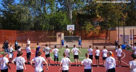 Руханки, ігри та сміх – кадри відкриття шкільних спортмайданчиків у Запоріжжі