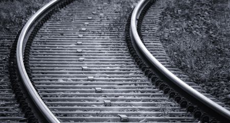 Десятки поїздів, включно з запорізькими, курсують із відхиленням від графіка