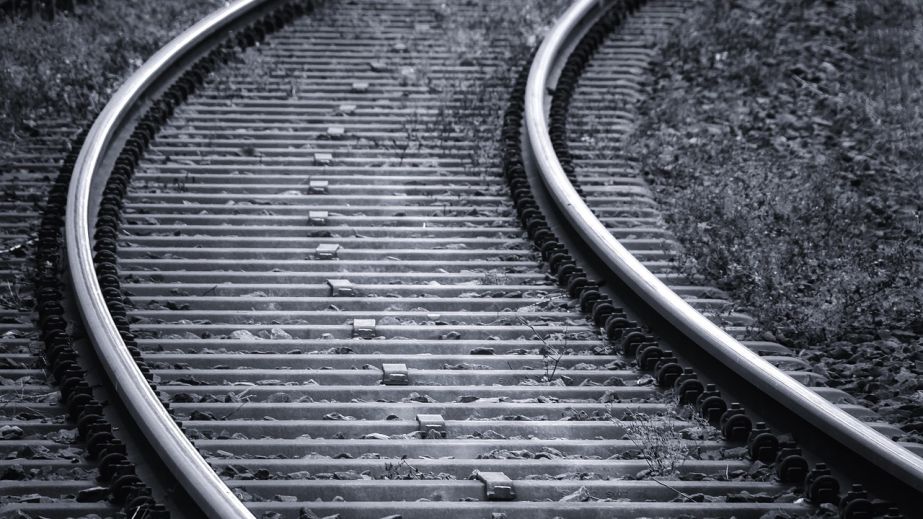 Десятки поїздів, включно з запорізькими, курсують із відхиленням від графіка