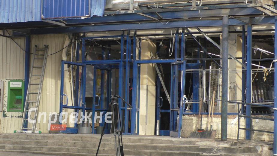 "З ліжка впала": що розповідають жителі атакованої багатоповерхівки у Запоріжжі