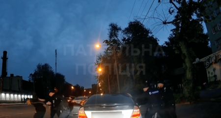 Неповнолітній керманич в Запоріжжі влаштував перегони з поліцією після наїзду на авто