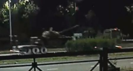 Пополнение потерь: оккупанты снова перебрасывают танки и БТРы на Запорожье