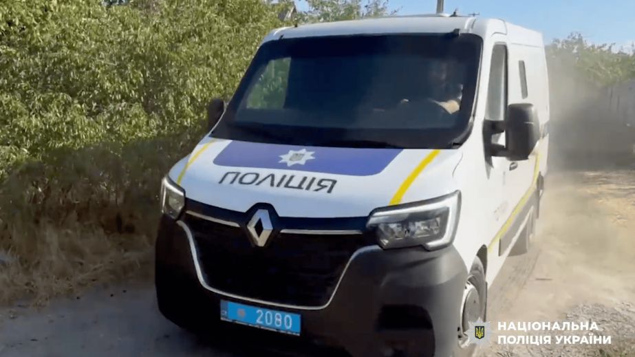 Евакуацію трьох людей і двох собак показали в поліції Запоріжжя