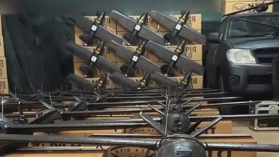 На Запорізький фронт військовим передали пікап і 200 FPV-дронів