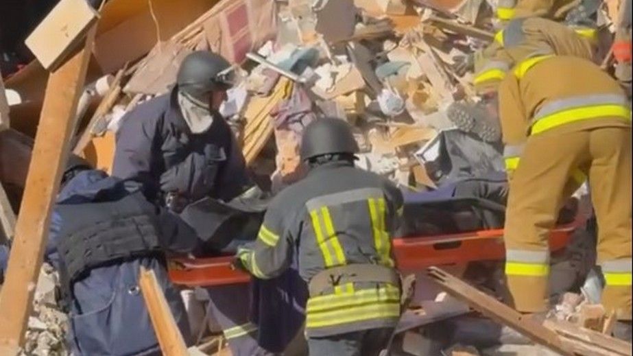 Двоє загиблих: тіло ще одного запоріжця дістали з-під завалів зруйнованого гуртожитка