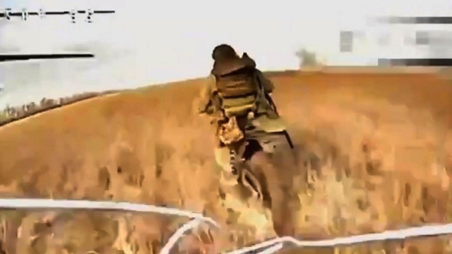 На Запоріжжі розбили колону російських штурмовиків на мотоциклах – кадри