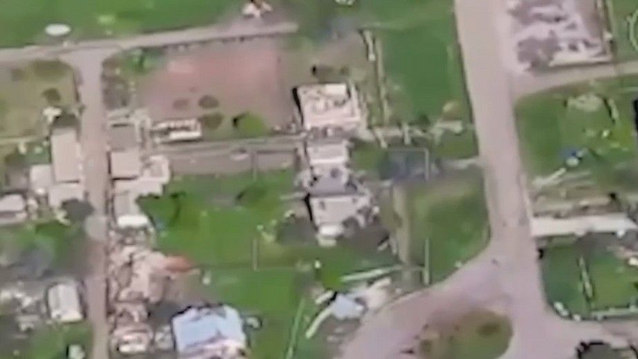 Літаки-камікадзе палять російську техніку на Запорізькому фронті – кадри