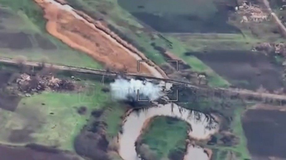 Авіація ЗСУ "добила" міст, який окупанти використовували на Запоріжжі