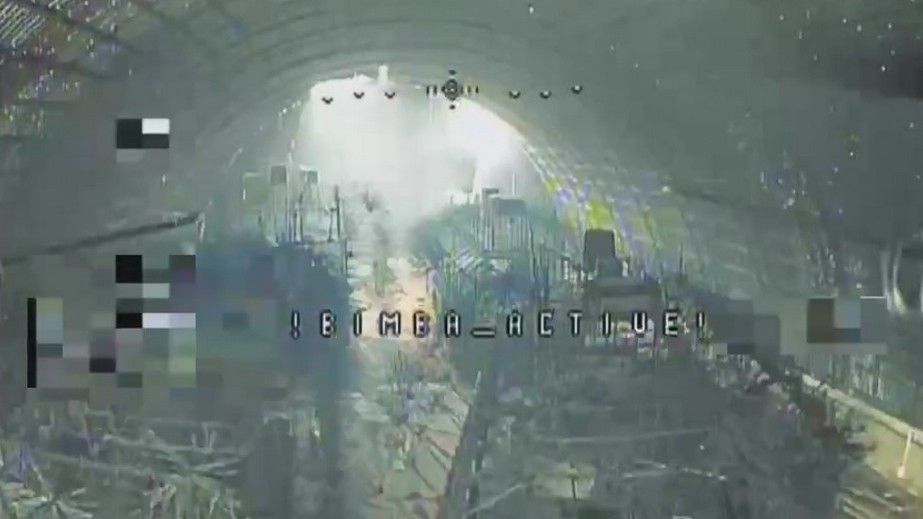 ЗСУ знищили ангар із важкою бронетехнікою росіян на Запоріжжі &ndash; кадри