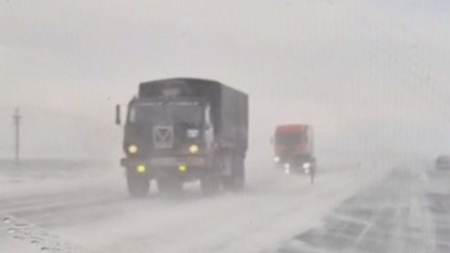 Белые пикапы и грузовики с пехотой перебрасывает РФ в направлении Запорожья &ndash; кадры