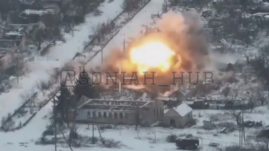 Украинский МиГ-29 разбомбил командный пункт РФ на Запорожье &ndash; кадры