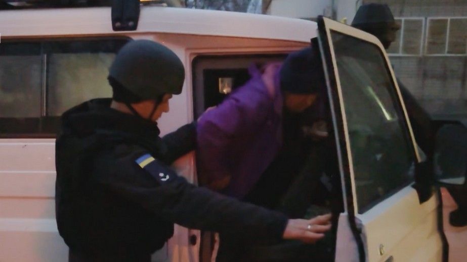 Пожилую женщину вывезли спасатели в Запорожье &ndash; кадры