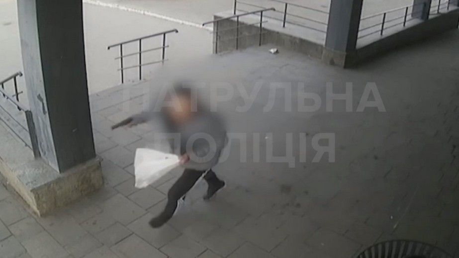 В Запорожье полицейский открыл огонь во время нападения: погиб военный в СОЧ