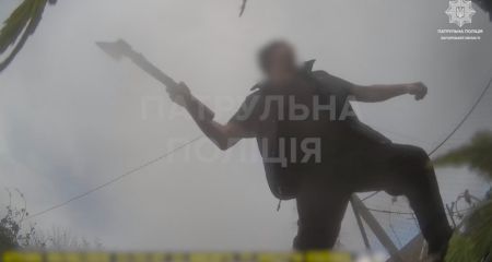 Втеча і напад із сокирою на патрульних: у Запоріжжі затримали містянина і військового у СЗЧ