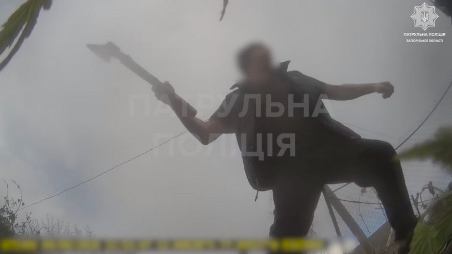Побег и нападение с топором на патрульных: в Запорожье задержали горожанина и военного в СЗЧ