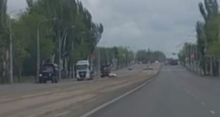 Рухаються на Запоріжжя: окупанти маскують військові вантажівки під цивільні