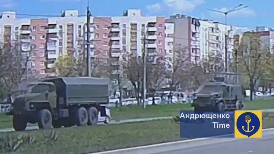 Оккупанты массово перебрасывают бронетехнику на Запорожье
