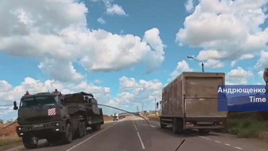 РФ перекидає тягачі з бронетехнікою на окуповане Запоріжжя &ndash; деталі