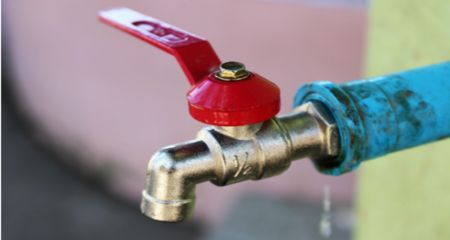 У Запоріжжі через аварію на водогоні без води три будинки