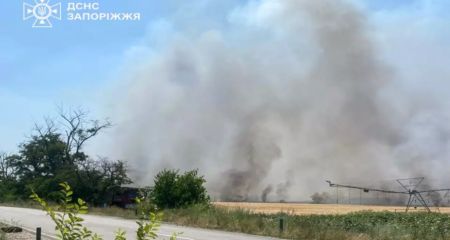 Россияне атаковали агропредприятия и поле в Запорожском районе: есть погибший