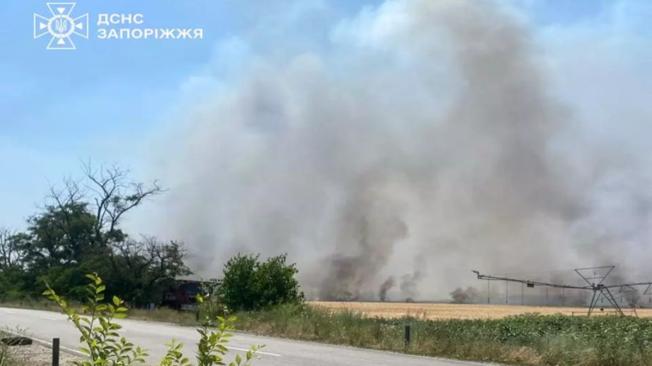 Росіяни атакували агропідприємства і поле в Запорізькому районі: є загиблий