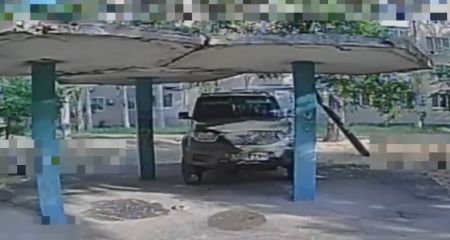 Російський позашляховик спалили запорізькі прикордонники &ndash; відео