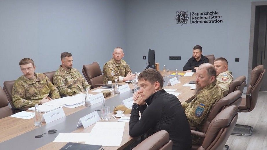 Зеленский поручил усилить защиту Запорожья и области &ndash; детали