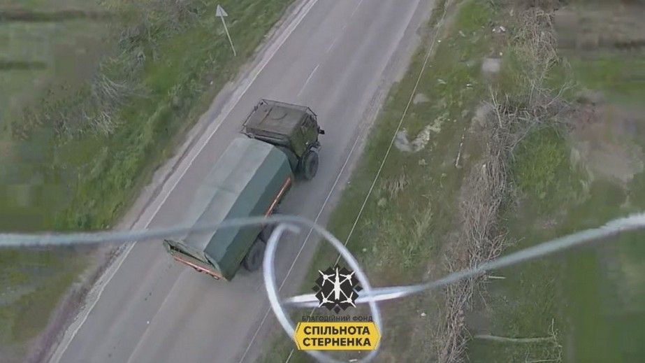 Дронарі палять логістику окупантів на Запорізькому фронті &ndash; кадри
