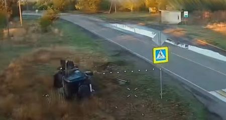 Автівку з окупантами знищили на трасі біля Мелітополя &ndash; кадри