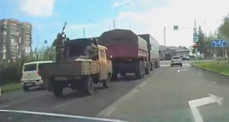 Замасковані вантажівки перекидають окупанти на Запорізький фронт