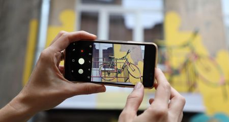 Крихке вікно у цифровий світ: з чого починається пошук нового дисплея