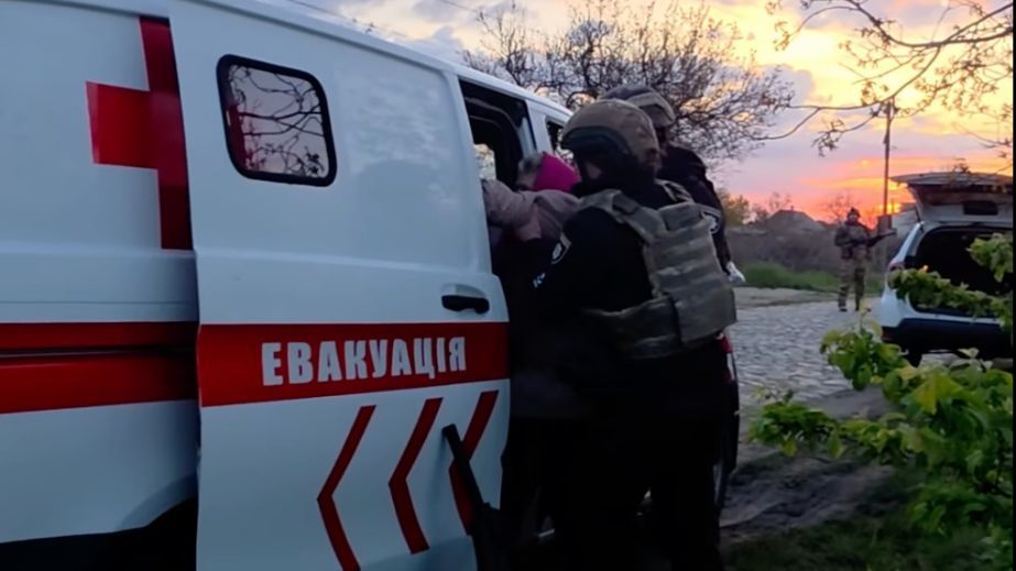 Женщин с детьми вывезли из четырех сел Запорожского района