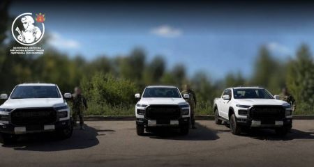 Оборонцям Запорізького фронту передали техніку та автівки на 49 млн грн