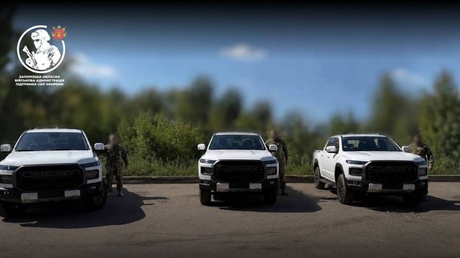 Оборонцям Запорізького фронту передали техніку та автівки на 49 млн грн
