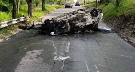 Пьяный водитель "Ланоса" в Запорожье влетел в ограждение и перевернулся