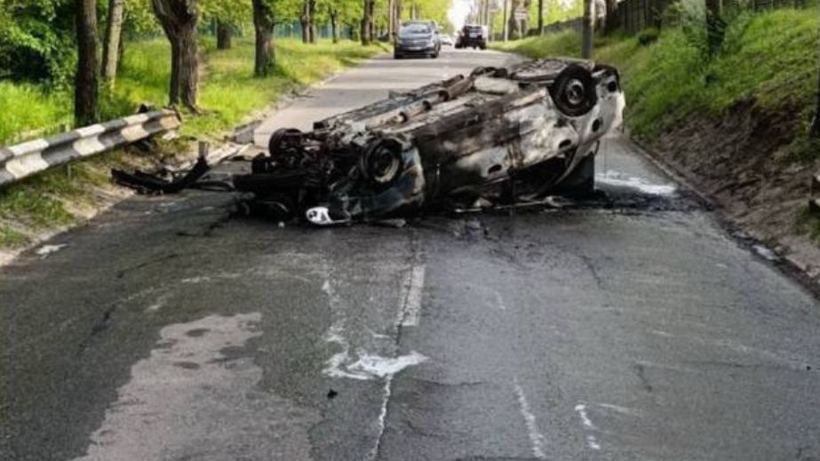 Пьяный водитель "Ланоса" в Запорожье влетел в ограждение и перевернулся