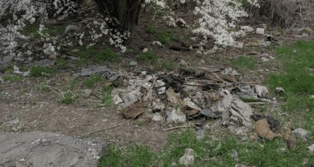 Футбольне поле та дитячий майданчик засмітили в Запоріжжі
