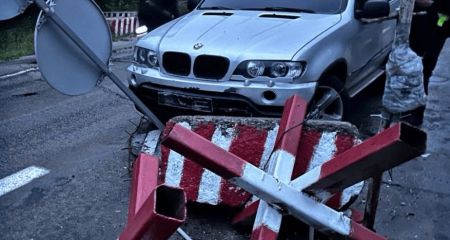 Водій BMW протаранив блокпост та тікав від патрульних у Запоріжжі