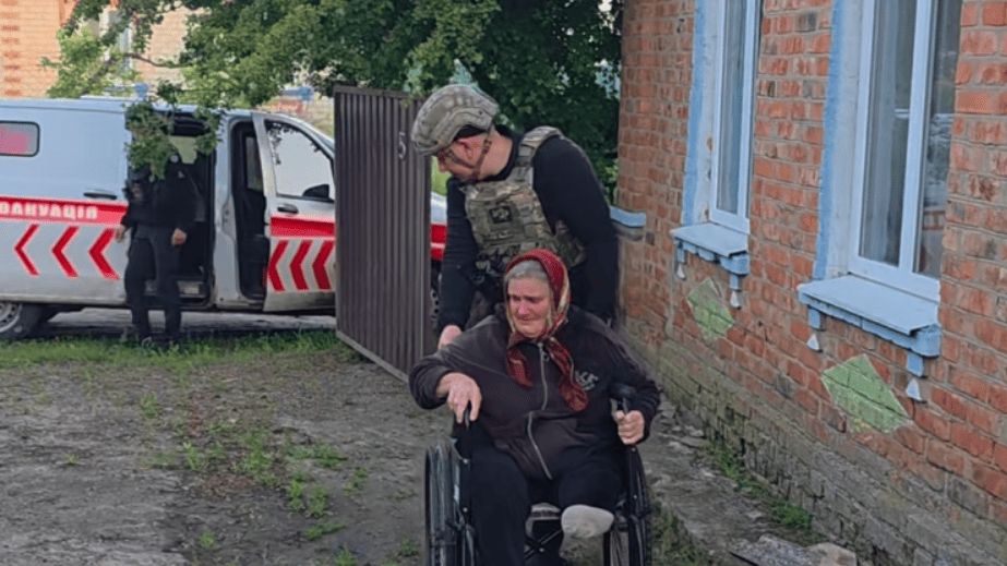 Втратила ногу через війну: жінку евакуювали з села на Запоріжжі