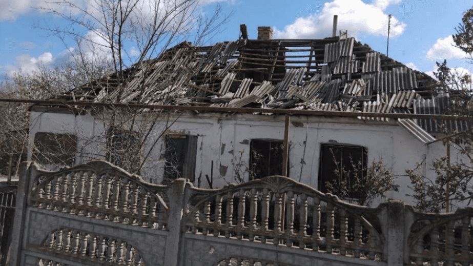 Более 100 домов повредили обстрелы в громаде под Запорожьем