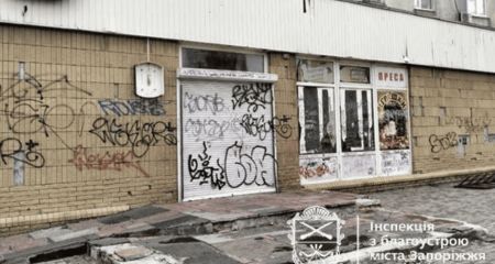 Запорізьких підприємців змусили прибрати за вандалами