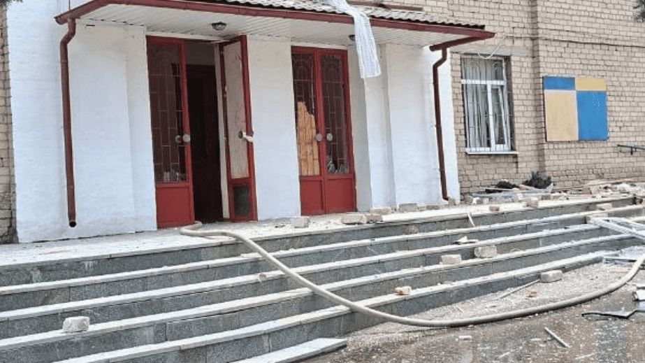 Пробит этаж: на Запорожье показали дом культуры после удара дрона
