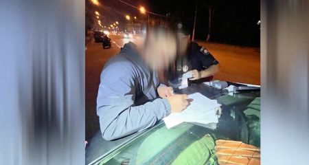 Тікав на червоне світло: у Запоріжжі патрульні ловили мотоцикліста