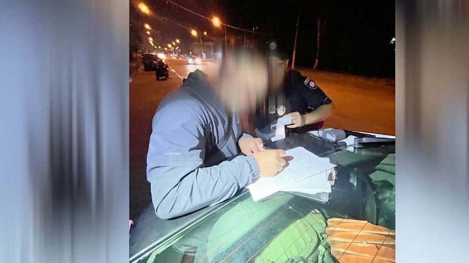 Тікав на червоне світло: у Запоріжжі патрульні ловили мотоцикліста