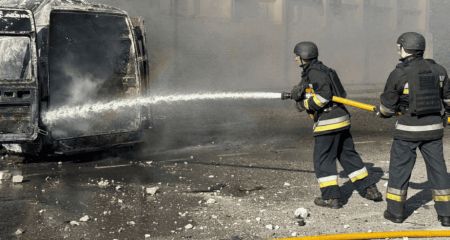Два грузовика и склад пылали в Запорожье: последствия удара показали в ГСЧС