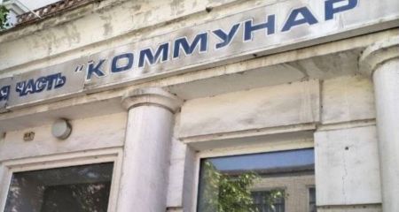 В Запорожье демонтировали вывеску медсанчасти "Коммунар"