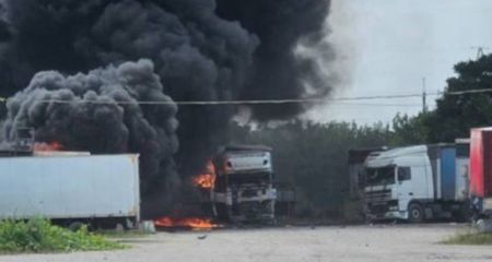 Горять автівки на заправці: росіяни вдарили по Запоріжжю